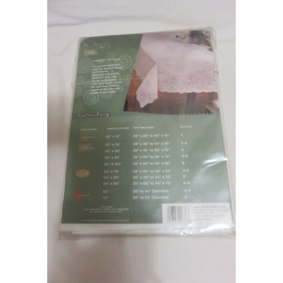 VINTAGE NEW IN PACKAGE HOMETRENDS 60 X 104 VINYL BATTENBERG LACE TABLE CLOTH - Picture 3 of 3
